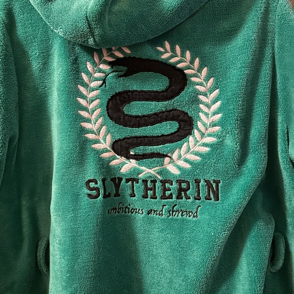 Slytherin Fabric Robe with Tie - Picture 5 of 6